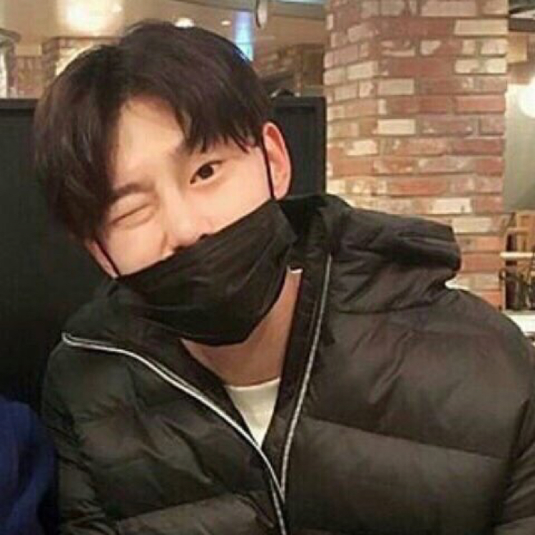 꼬무롤라 프로필