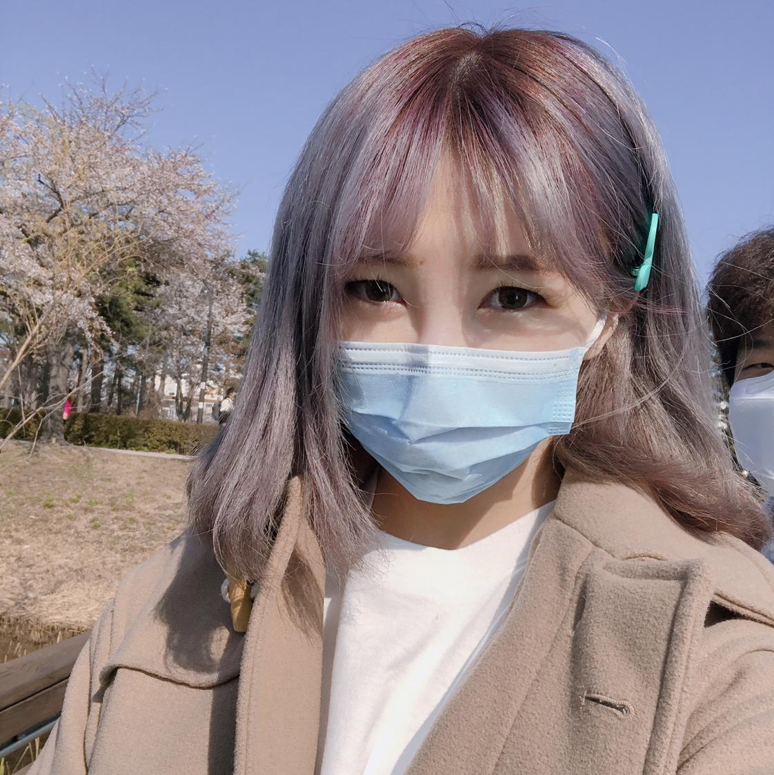 zezevely 프로필