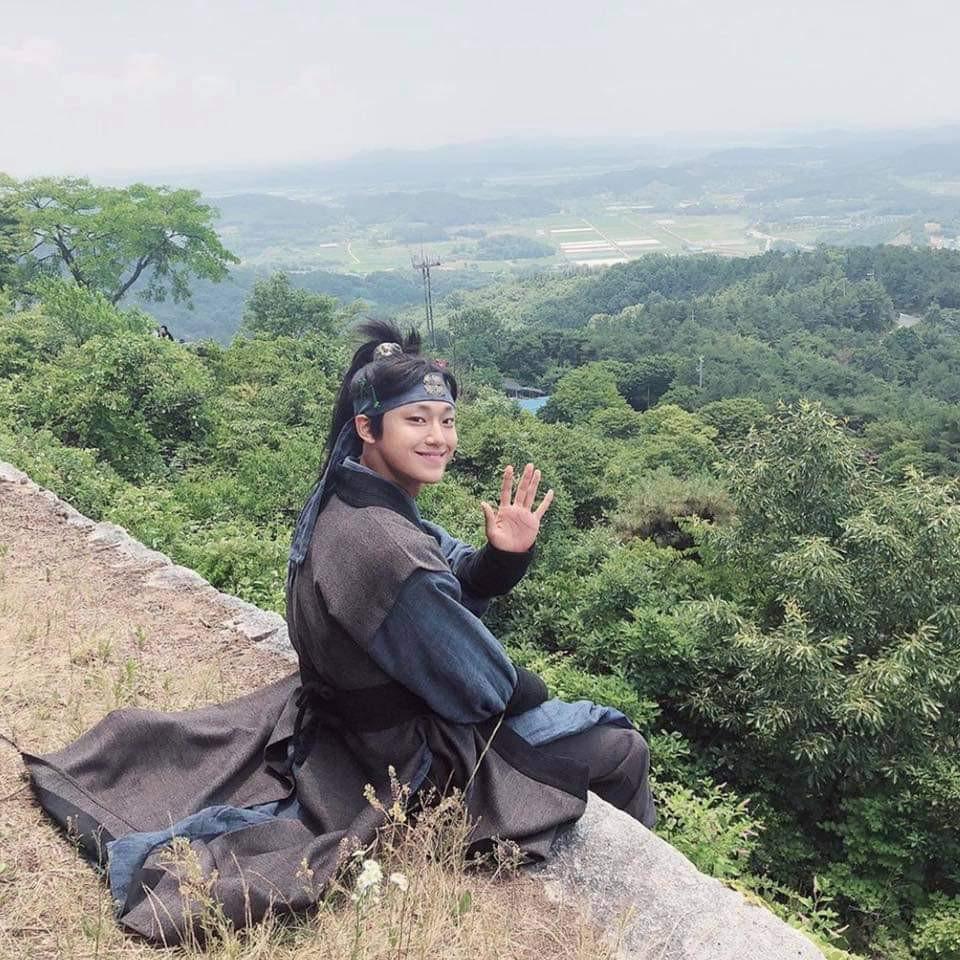 다비켜김석진이최고야 프로필