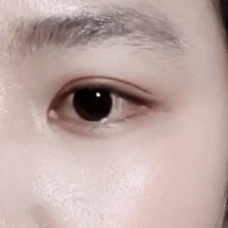 달을삼킨소녀 프로필