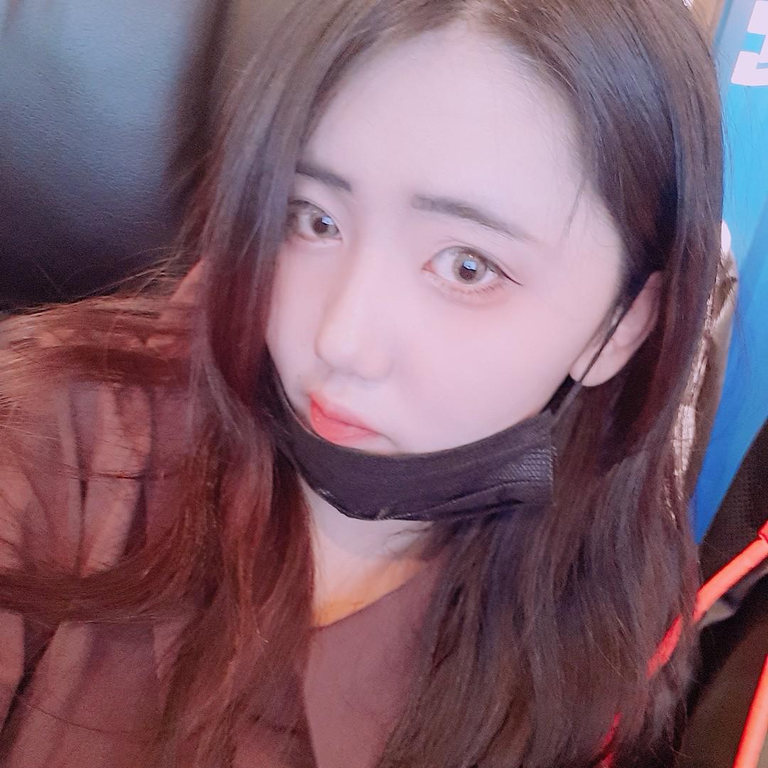 우익 프로필