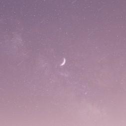 뜨지않은달 프로필