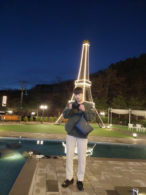 흰색머리 프로필