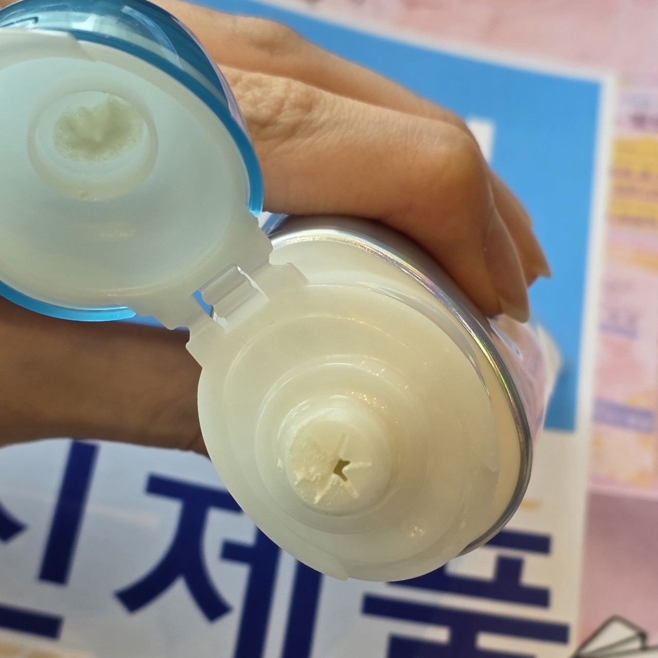 UV 아쿠아 리치 에어리 홀드 크림 [SPF50+/PA++++] 이미지 3